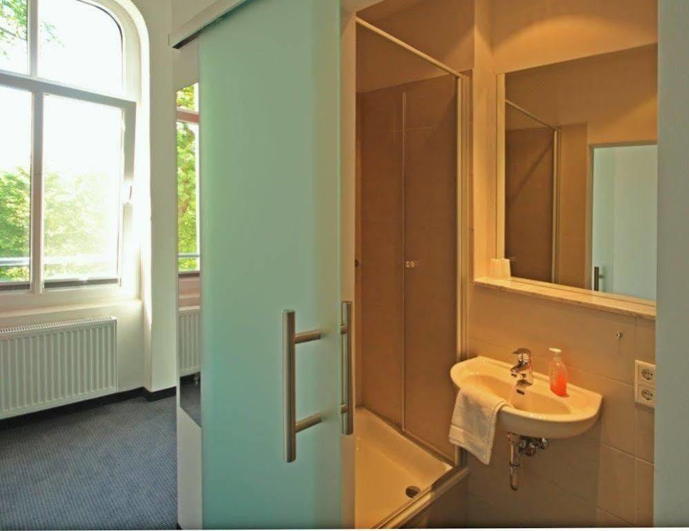 Hotel Zwischen Den Seen Waren  Esterno foto