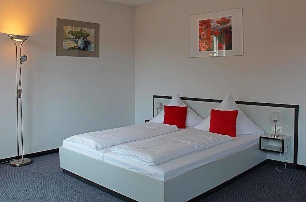 Hotel Zwischen Den Seen Waren  Esterno foto