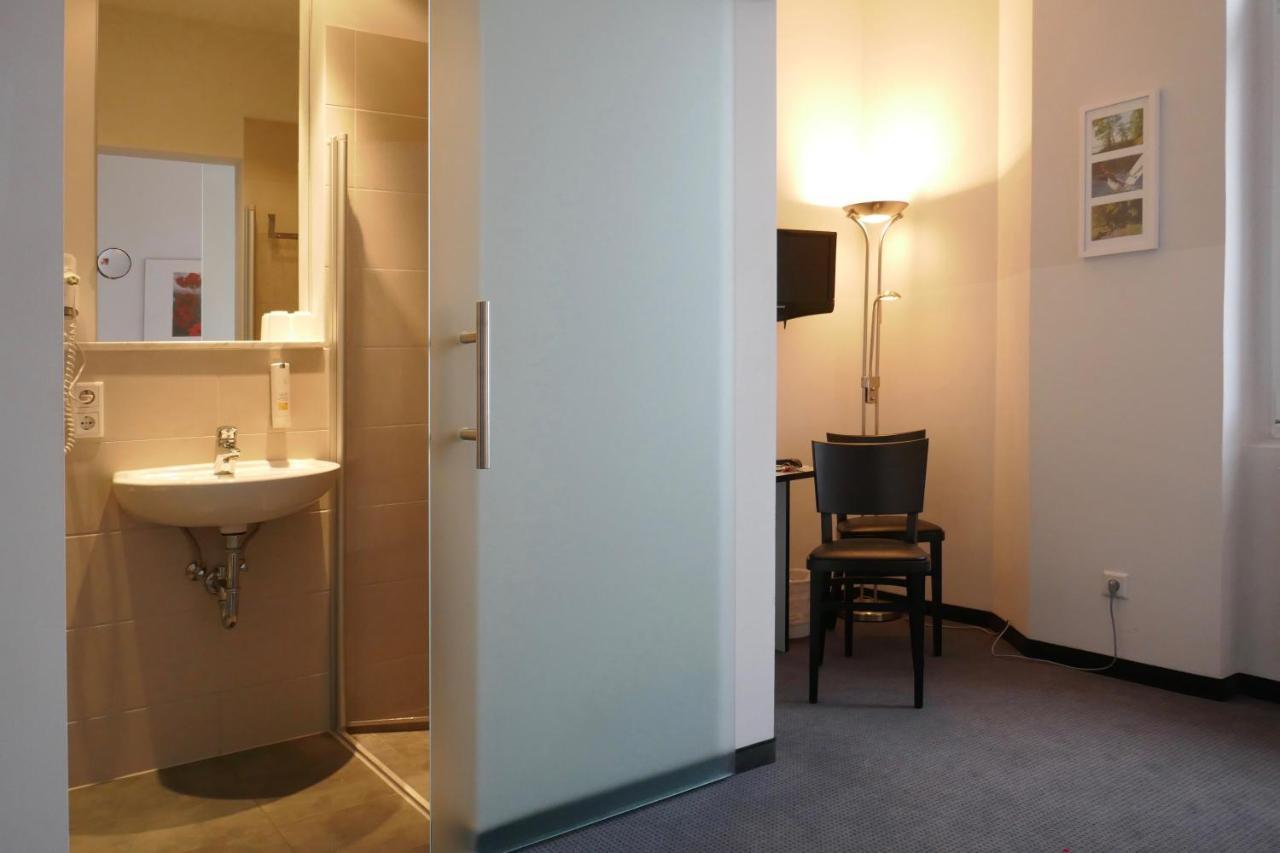 Hotel Zwischen Den Seen Waren  Esterno foto